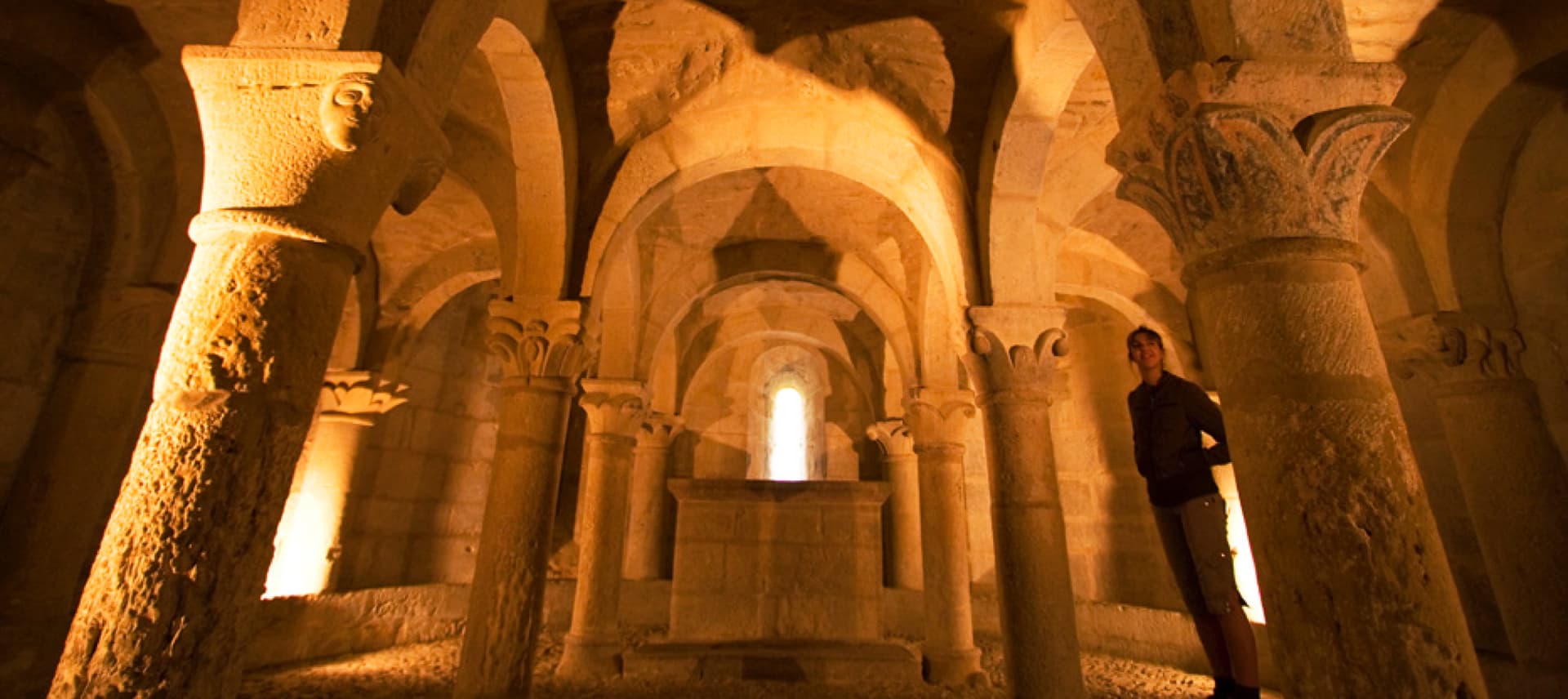 Cripta de la iglesia románica de San Martín de Tours