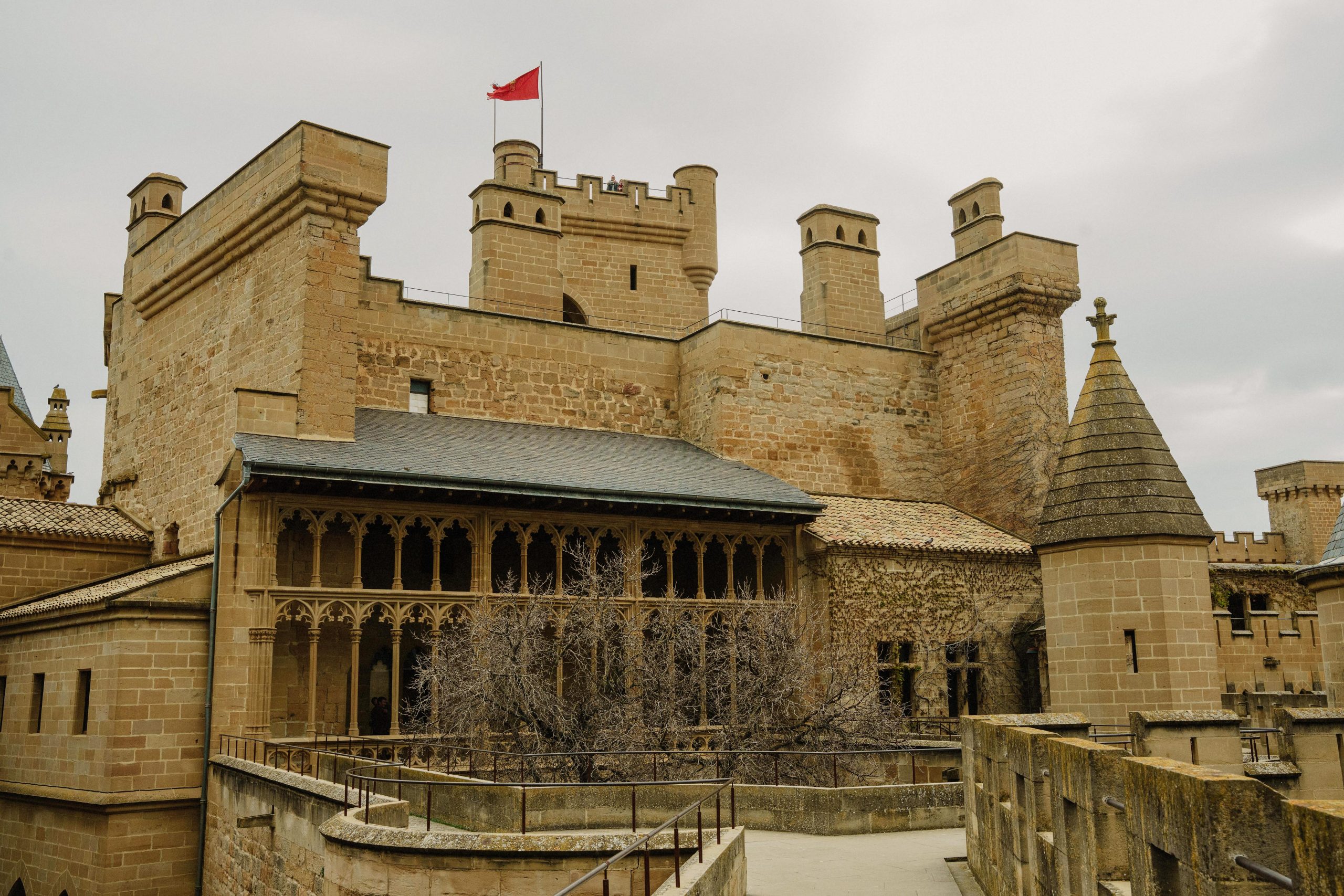 El castillo de Olite, una joya medieval en Navarra Media